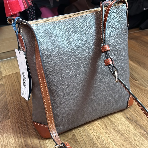 Dooney and Bourke Cross body brand new - Picture 2 of 7